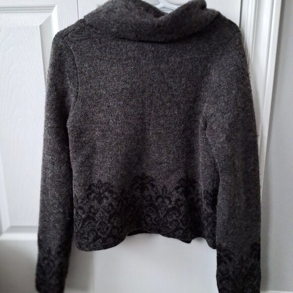 Adrienne Vittadini Grey Wool Blend Shawl/Cardigan Sweater - Picture 3 of 10